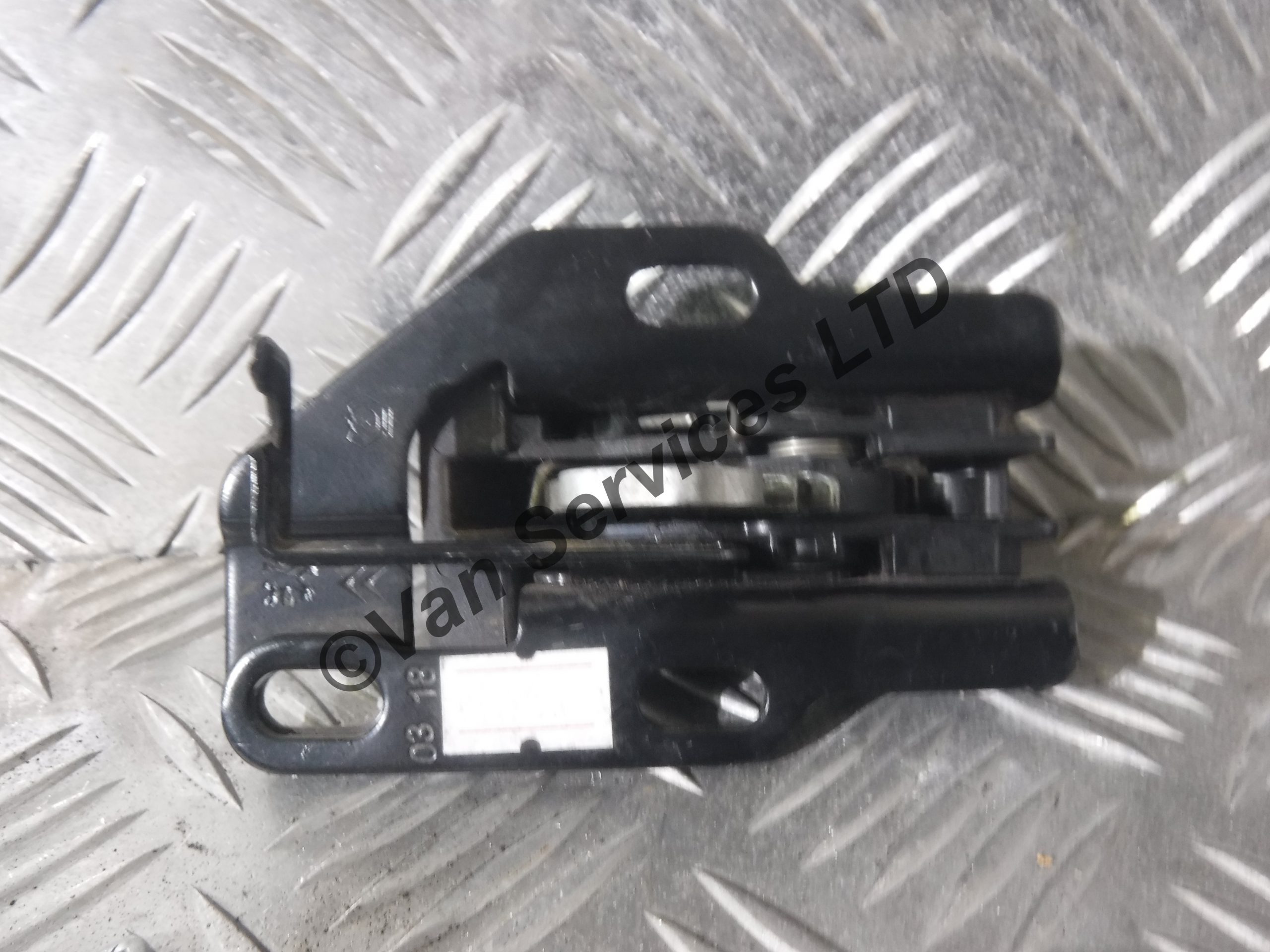 thumbnail image 2 of Genuine Fiat Left Cab Door Catch/Lock For Ducato (RHD) - Replaces 1393823080 2 of 6