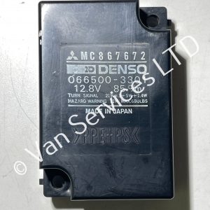 Genuine Mitsubishi Canter 3.5 Ton Double Cab 12v Indicator Relay Module 1998 - 2005 MC867672
