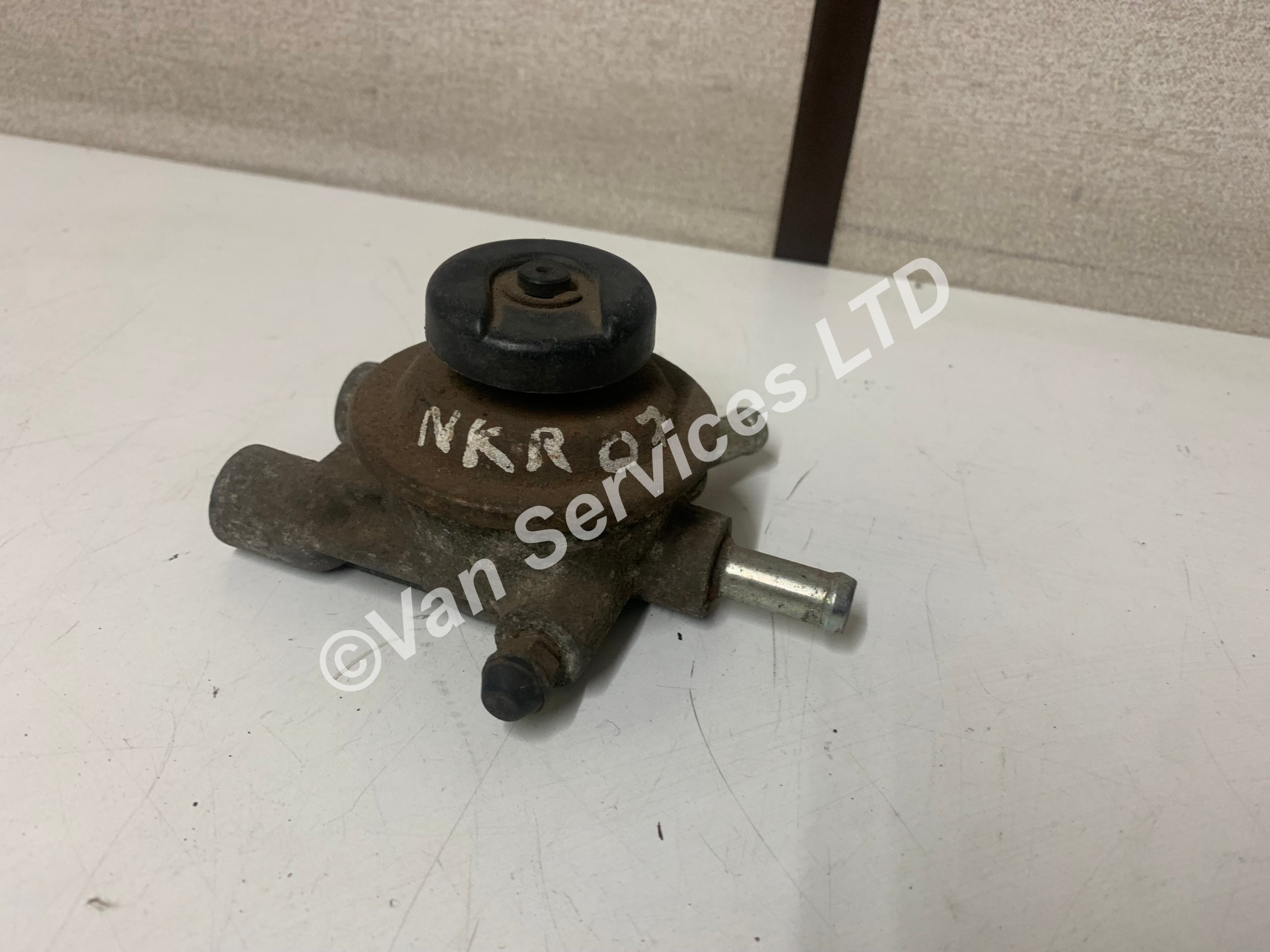 Isuzu NKR Lift Pump - Off 2007 Truck - Image 1