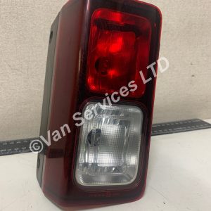 TRAFIC VIVARO NV300 OS (DRIVERS) REAR FOG REVERSE LIGHT FITS 2015-18