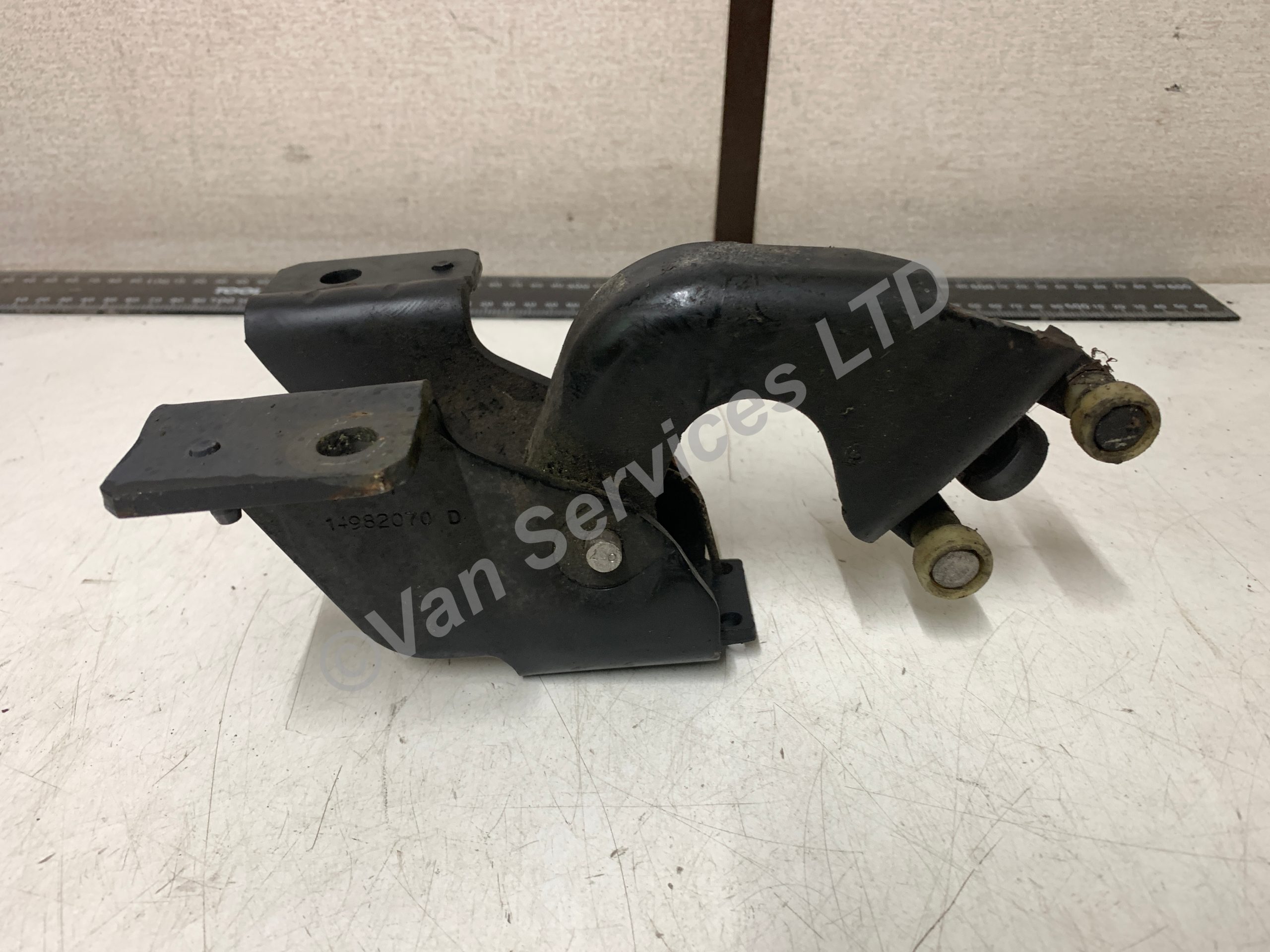 EXPERT DISPATCH SCUDO O/S DRIVER SIDE LOADING DOOR MIDDLE ROLLER - FITS 2007-15 - Image 1